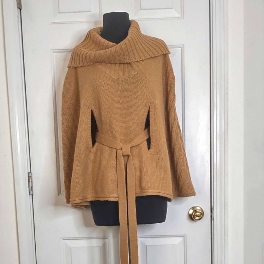 Cape with belt